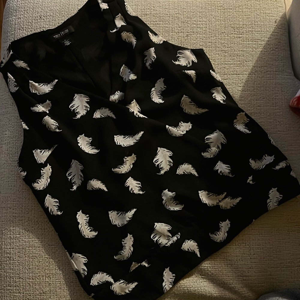 White House Black Market sleeveless blouse with feather pattern size small